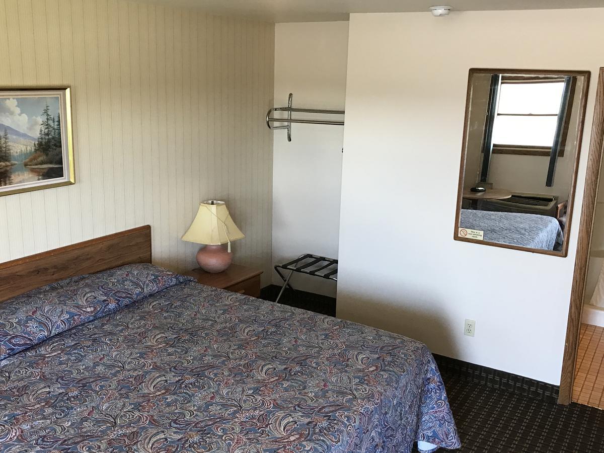 Exxon Quik Stop & Motel Wausaukee Bagian luar foto