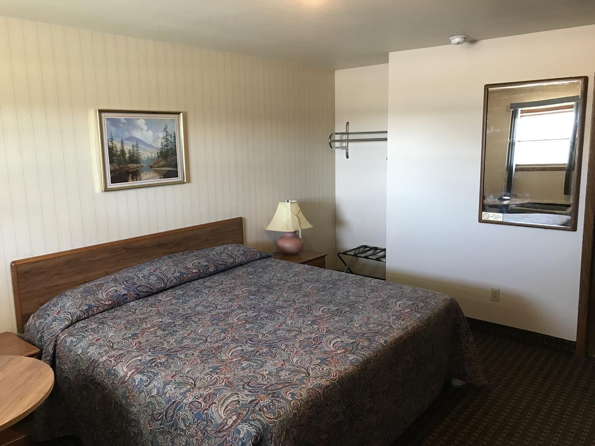 Exxon Quik Stop & Motel Wausaukee Bagian luar foto